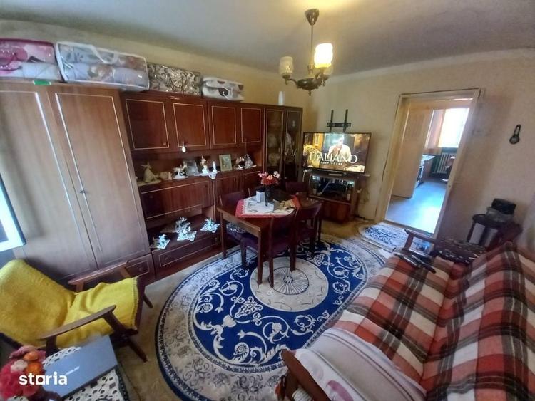 Apartament cu 3 camere decomandat în Săsar