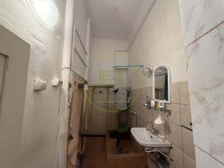 Casă cu 3 camere cu Canalizare în Central