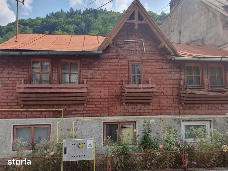 Casă cu Teren 327 Mp în Central