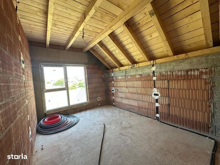 Casă cu 4 camere cu Teren 350 Mp în Central