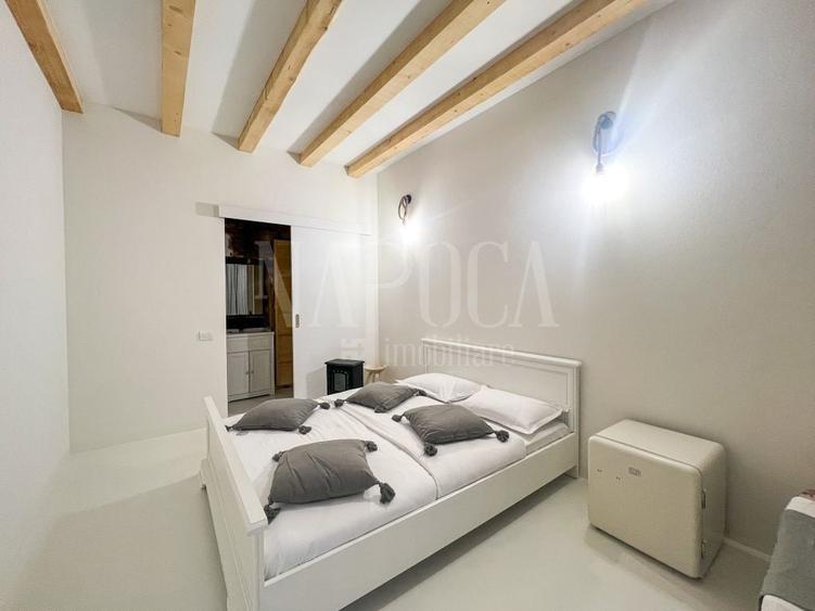 Casă individuală cu 8 camere cu Canalizare în Central