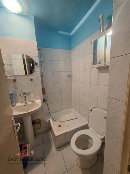 Apartament cu 4 camere decomandat în Cornișa