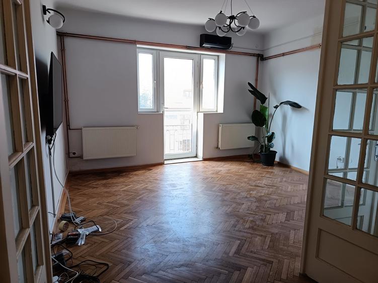 Apartament cu 3 camere decomandat, mobilat în Cișmigiu