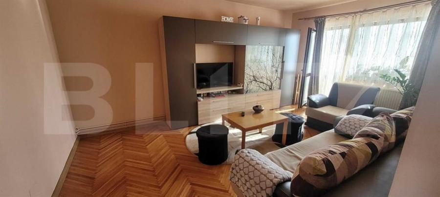 Apartament cu 3 camere decomandat în Central