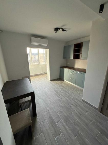 Apartament cu 3 camere decomandat în Soarelui