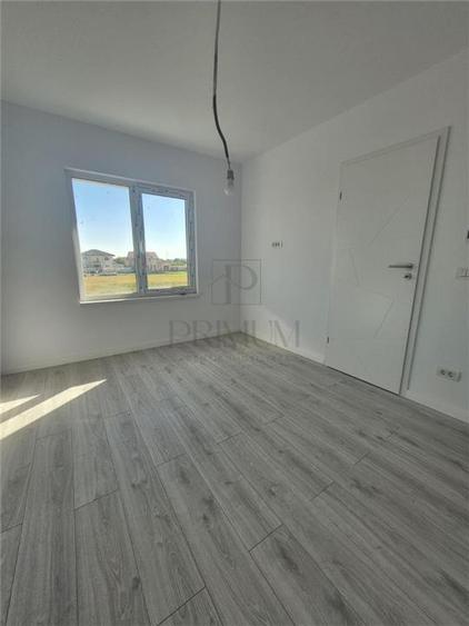 Duplex cu 4 camere cu Canalizare în Moșnița Nouă