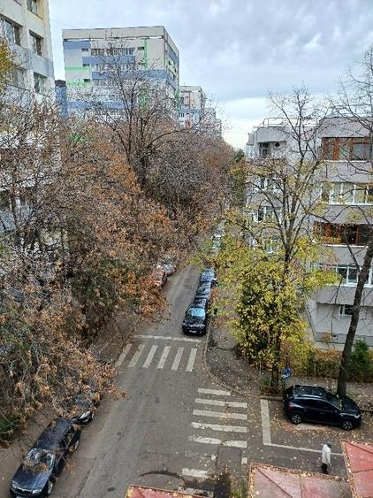 Apartament cu 4 camere decomandat în Dorobanți