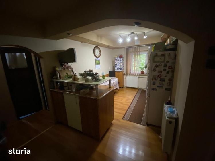 Apartament cu 3 camere decomandat în Siloz