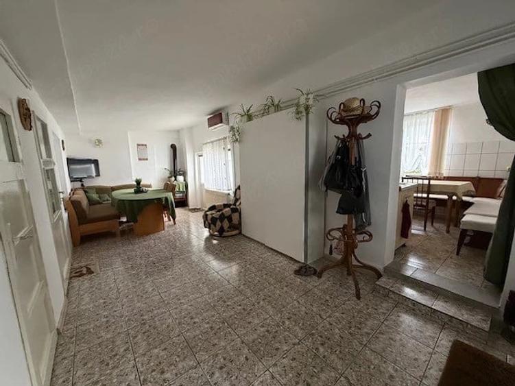 Casă cu 5 camere cu Teren 1112 Mp în Central