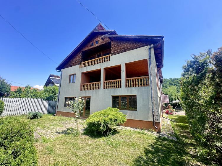 Casă individuală cu 10 camere cu Teren 5164 Mp în Malu cu Flori