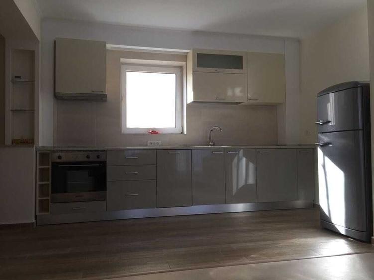Apartament cu 3 camere semidecomandat în Primăverii