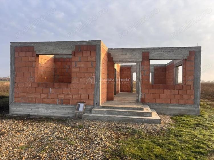 Casă cu Teren 560 Mp în Tărian