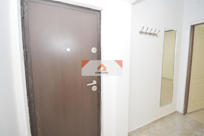 Apartament cu 3 camere semidecomandat în Drumul Taberei