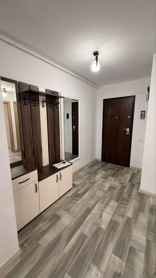 Apartament cu 2 camere decomandat în Tractorul