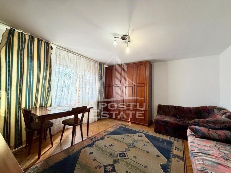 Apartament cu 3 camere decomandat, mobilat în Lipovei