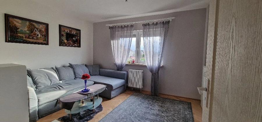 Apartament cu 3 camere decomandat în Steaua