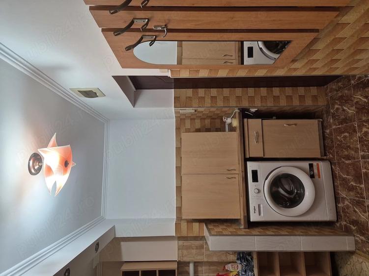 Apartament cu 3 camere semidecomandat în Central