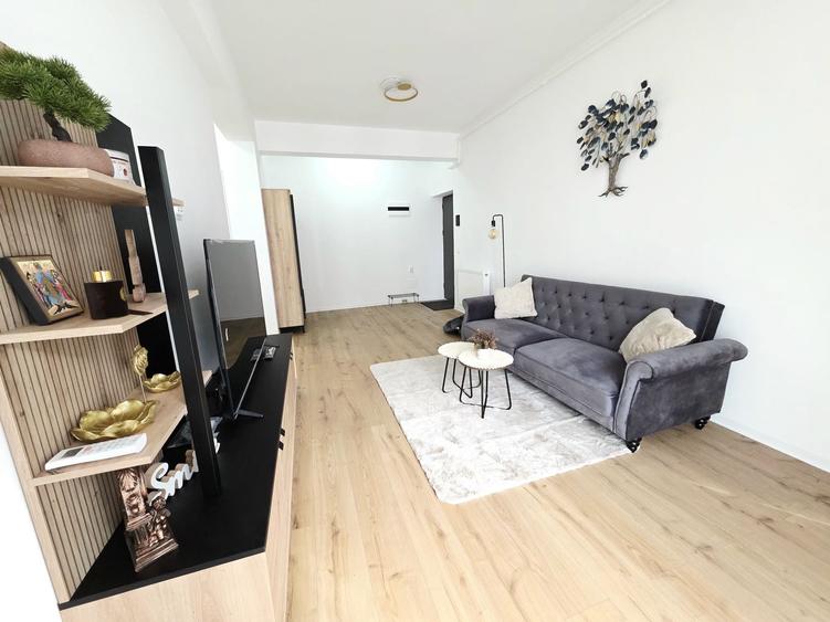 Apartament cu 2 camere decomandat în Central