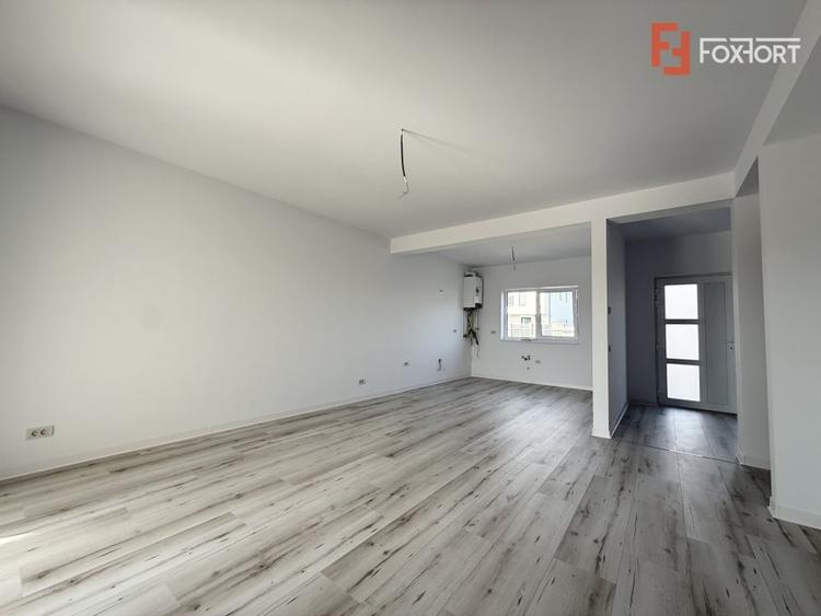 Duplex cu 4 camere cu Canalizare în Săcălaz
