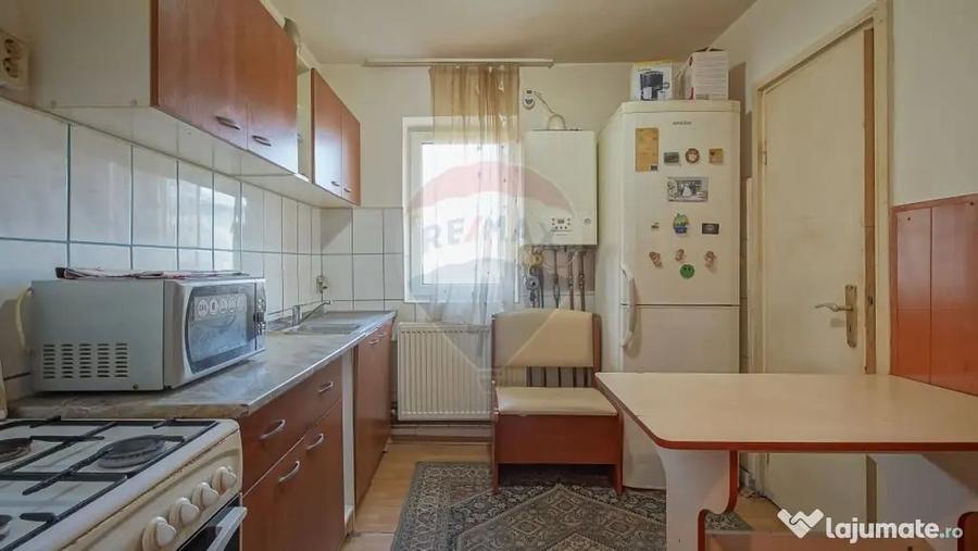 Apartament cu 4 camere semidecomandat în Stupini