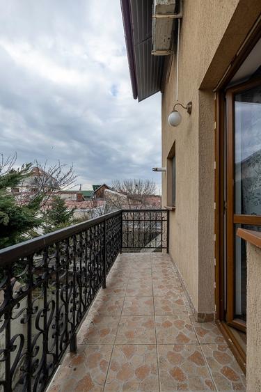 Casă cu 6 camere cu Teren 286 Mp în Eroii Revoluției