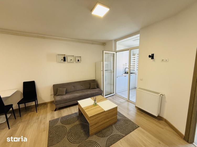 Apartament cu 3 camere semidecomandat, mobilat în Florești