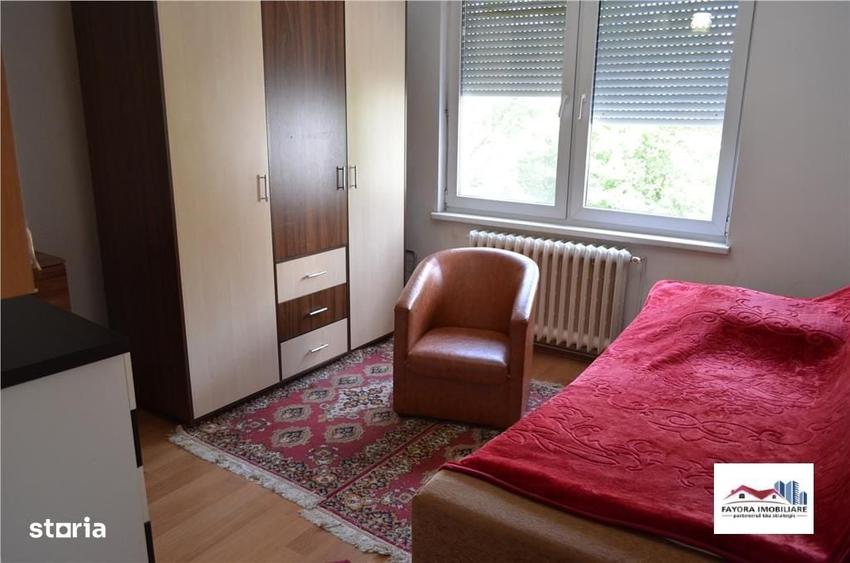 Apartament cu 3 camere decomandat în Corina