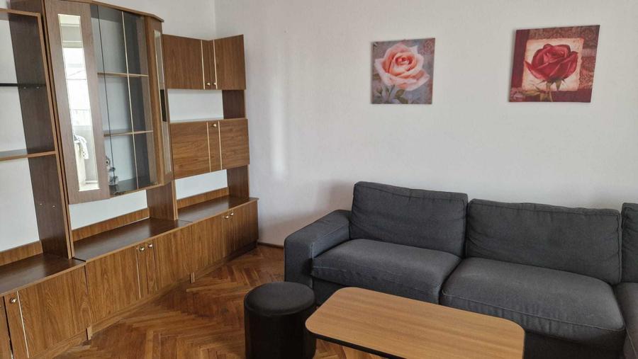Persoana fizica inchiriez apartament 2 Camere decomandate, Cetate, str. Bradisor, et. 3 - 8