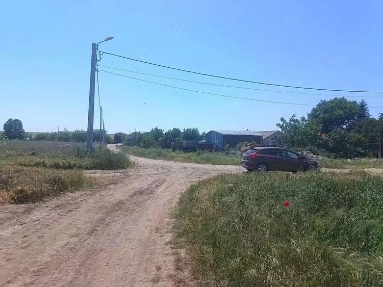 Teren de 400 mp, în Poiana