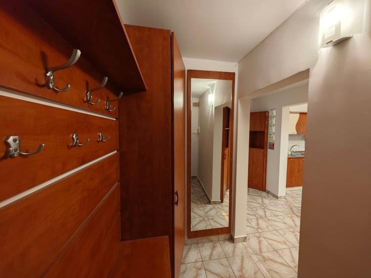 Apartament cu 3 camere decomandat, mobilat în Lujerului