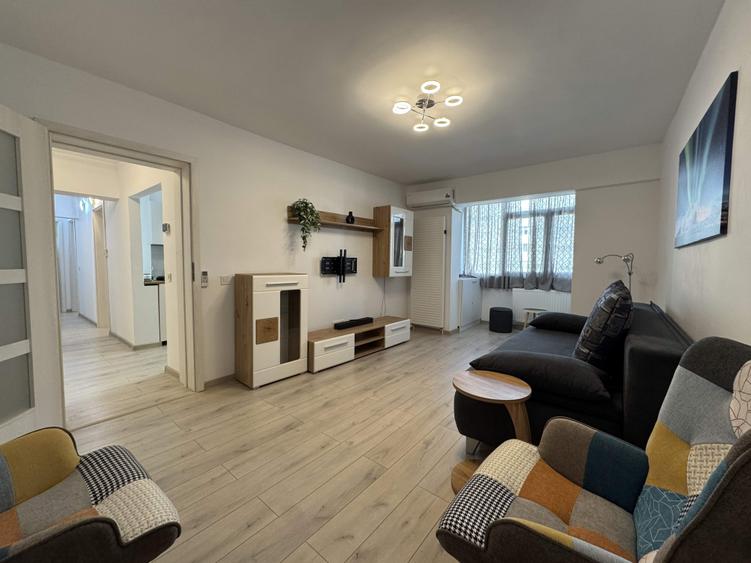 Apartament cu 3 camere decomandat, mobilat în