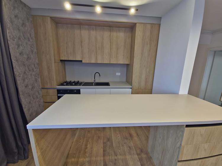 Apartament cu 3 camere decomandat, mobilat în Dacia