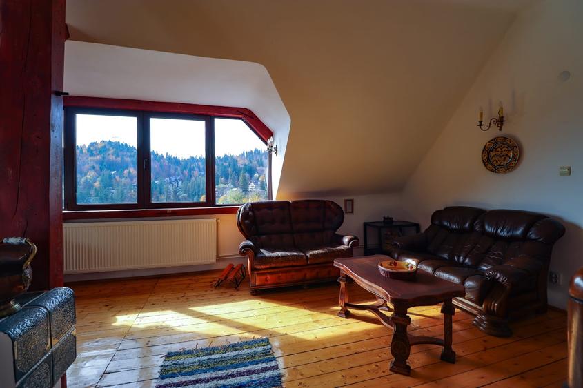 Apartament cu 6 camere decomandat în Furnica