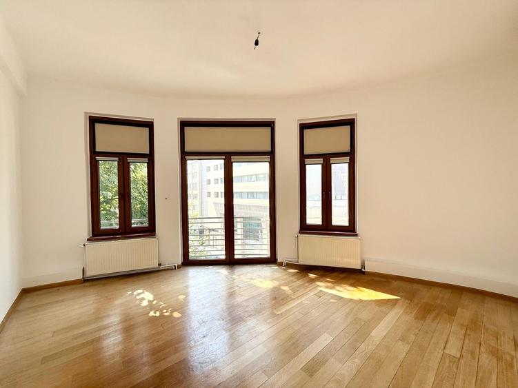 Apartament cu 6 camere semidecomandat în Calea Victoriei