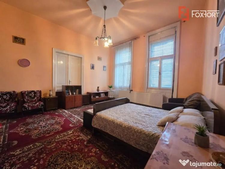 Casă cu 8 camere cu Teren 1649 Mp în Aradul Nou