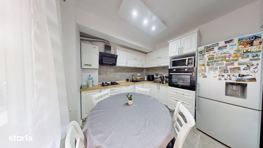 Apartament cu 3 camere semidecomandat în Turnișor