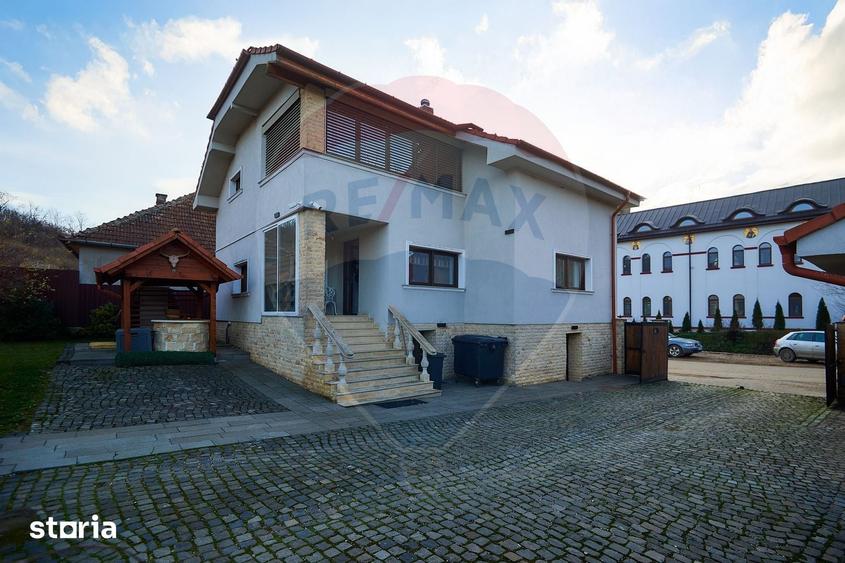 Spațiu comercial, de 180 mp, în Gârbău