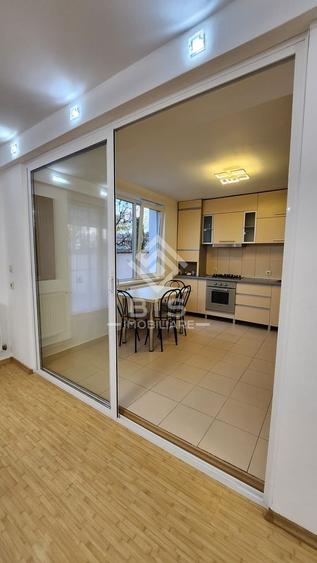 Duplex cu 4 camere cu Canalizare în Sud