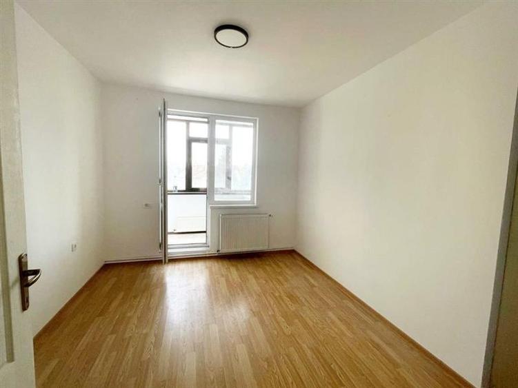 Apartament cu 3 camere circular în Astra
