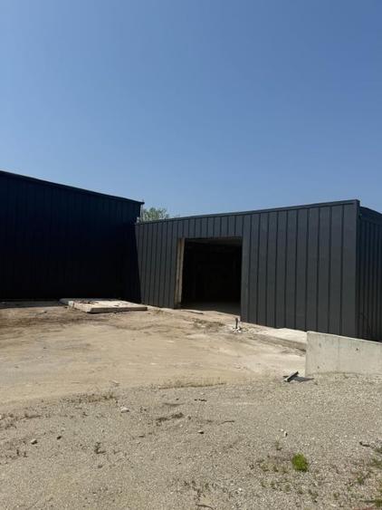 Spațiu industrial, de 1,500 mp, în Est