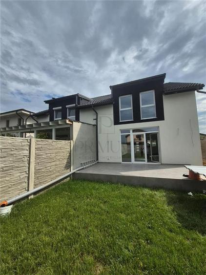 Duplex cu 4 camere cu Canalizare în Moșnița Nouă