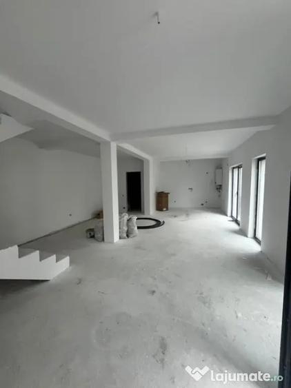 Casă cu 3 camere cu Teren 250 Mp în Dâmbul Rotund