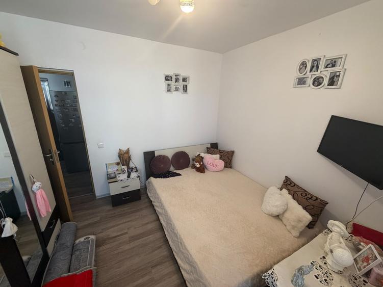 Apartament cu 2 camere semidecomandat, mobilat în Florești