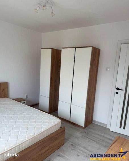 Apartament cu 3 camere decomandat în Tractorul