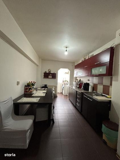 Apartament cu 3 camere decomandat în Eremia