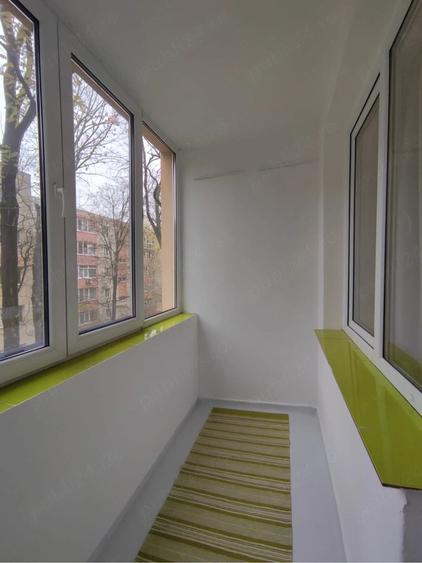 Apartament cu 3 camere semidecomandat în Titan