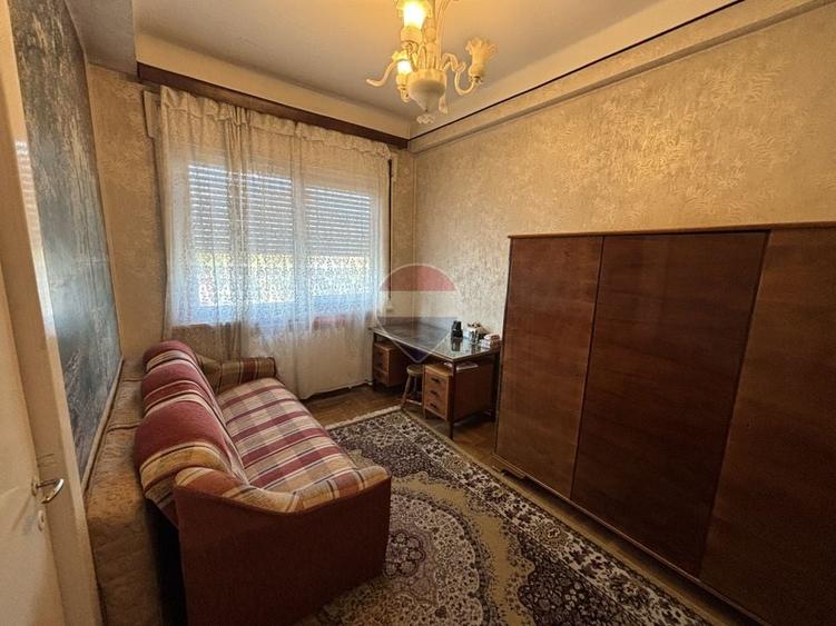 Apartament cu 4 camere decomandat, mobilat în Periferie