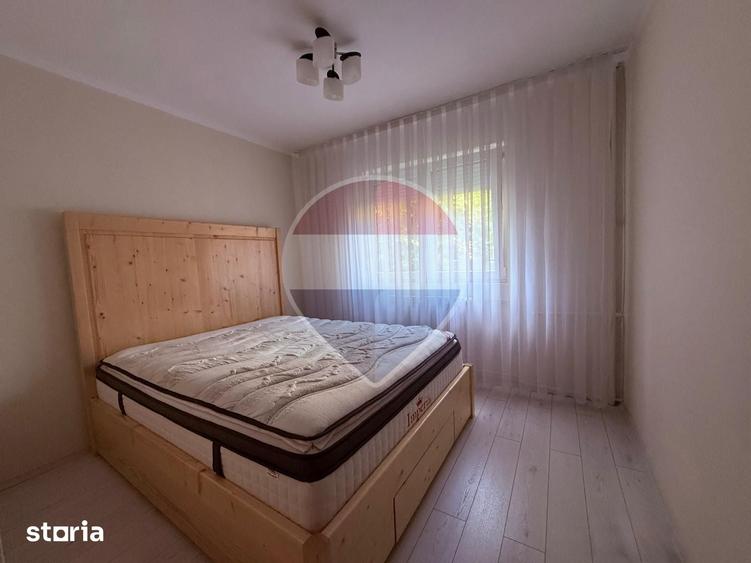 Apartament cu 3 camere semidecomandat în Central