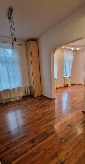 Apartament cu 3 camere decomandat, mobilat în Armeneasca
