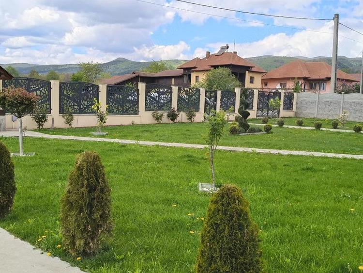 Casă cu Teren 2775 Mp în Crasna